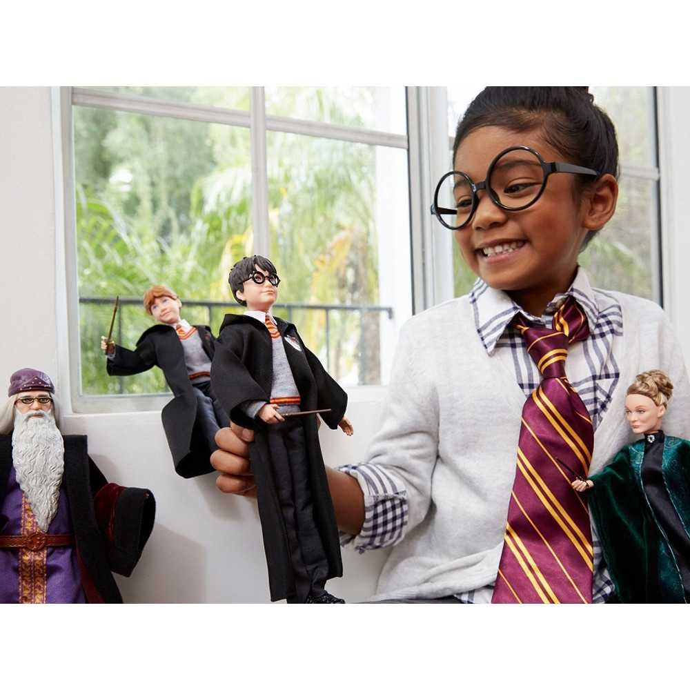 Harry Potter doll in Gryffindor school robes + wand FYM50  ZA5093