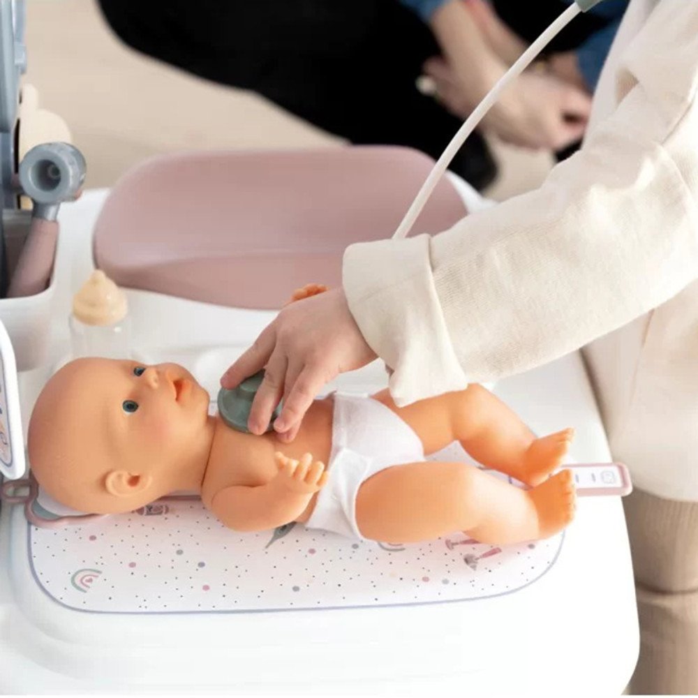SMOBY Kūdikių priežiūros lėlės medicinos centras su elektronine planšete + 24 ak.