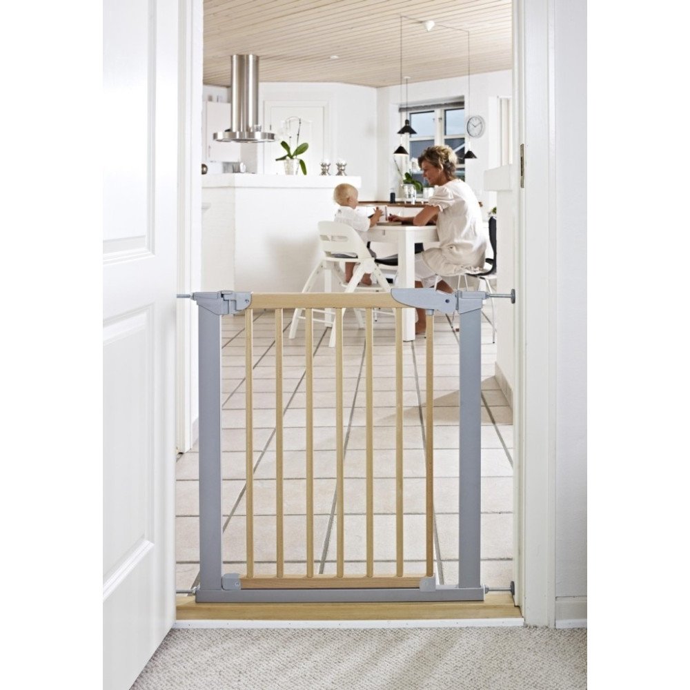 Baby Dan - Avantgarde Safety Gate - Beechwood